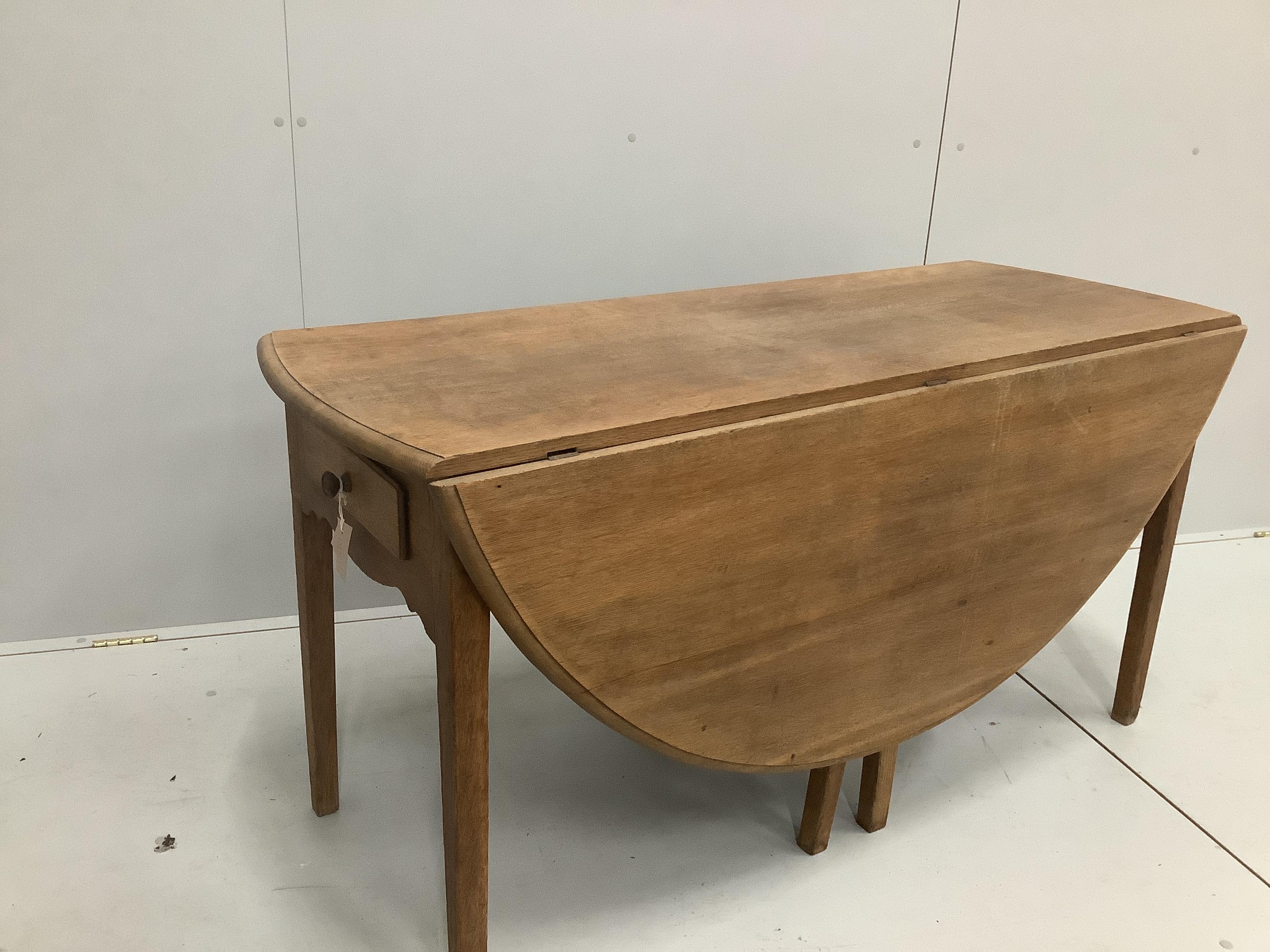 An oak drop flap dining table, width 144cm, height 71cm